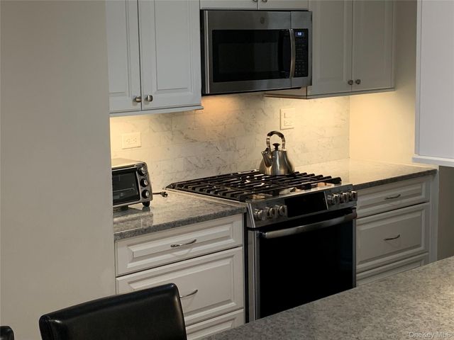 269-10 17K Grand Central Parkway 17K, Floral Park, NY 11005