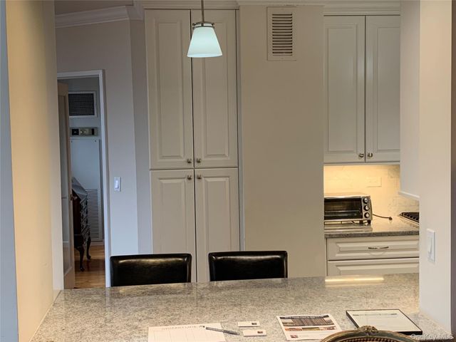 269-10 17K Grand Central Parkway 17K, Floral Park, NY 11005