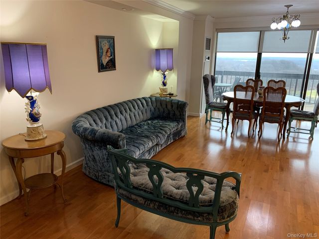 269-10 17K Grand Central Parkway 17K, Floral Park, NY 11005