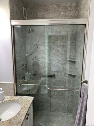 269-10 17K Grand Central Parkway 17K, Floral Park, NY 11005