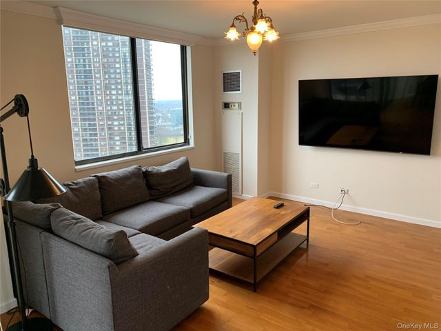 269-10 17K Grand Central Parkway 17K, Floral Park, NY 11005