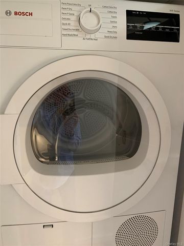 269-10 17K Grand Central Parkway 17K, Floral Park, NY 11005