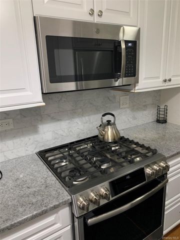 269-10 17K Grand Central Parkway 17K, Floral Park, NY 11005