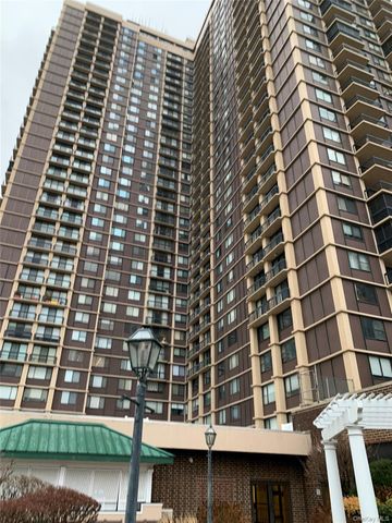 269-10 17K Grand Central Parkway 17K, Floral Park, NY 11005