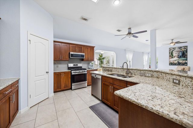 13800 Shadowlawn TRCE SE, Manor, TX 78653