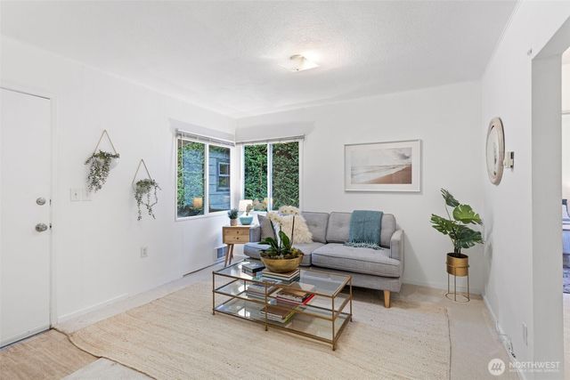 19028 15th Avenue NE, Shoreline, WA 98155