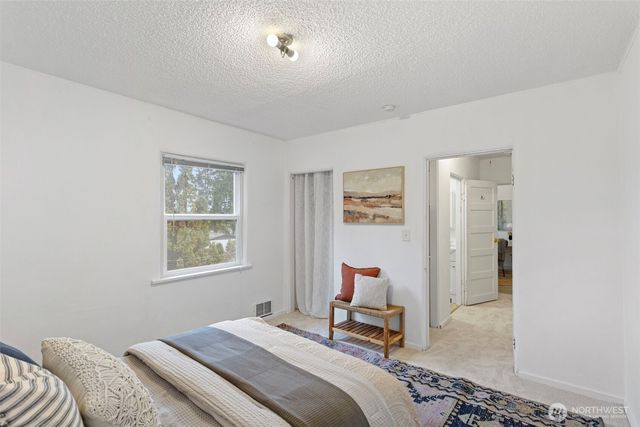 19028 15th Avenue NE, Shoreline, WA 98155