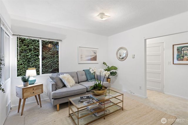 19028 15th Avenue NE, Shoreline, WA 98155