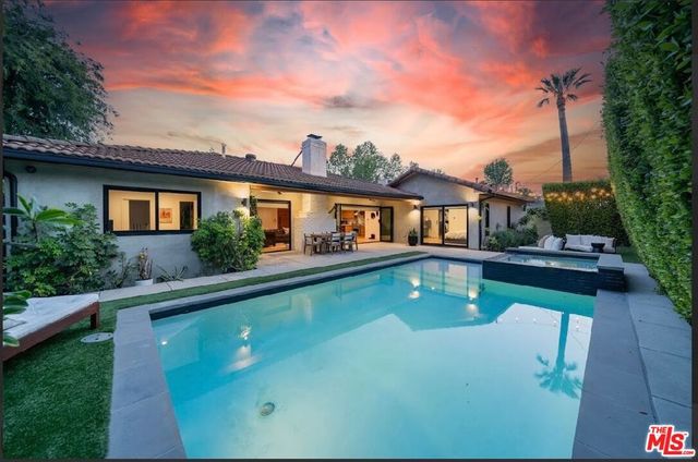 12957 Hartsook Street, Sherman Oaks, CA 91423