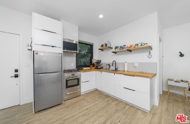 12957 Hartsook Street, Sherman Oaks, CA 91423