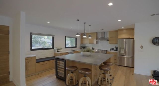 12957 Hartsook Street, Sherman Oaks, CA 91423