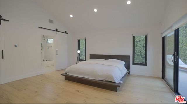 12957 Hartsook Street, Sherman Oaks, CA 91423
