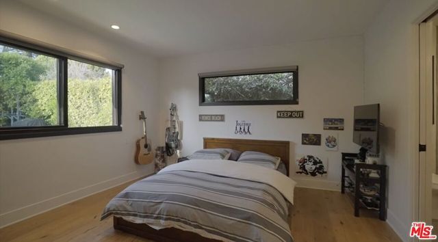 12957 Hartsook Street, Sherman Oaks, CA 91423