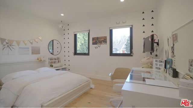 12957 Hartsook Street, Sherman Oaks, CA 91423