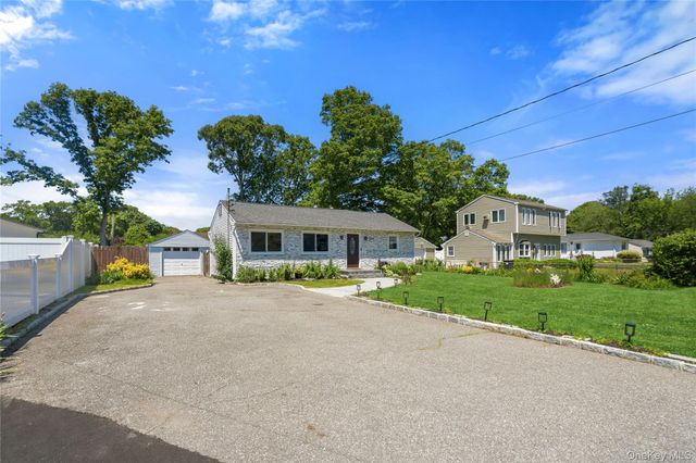 1084 Hyman Avenue, Bay Shore, NY 11706