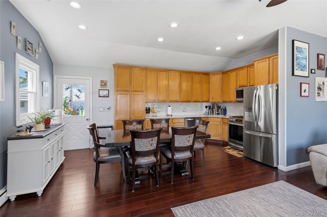 1084 Hyman Avenue, Bay Shore, NY 11706