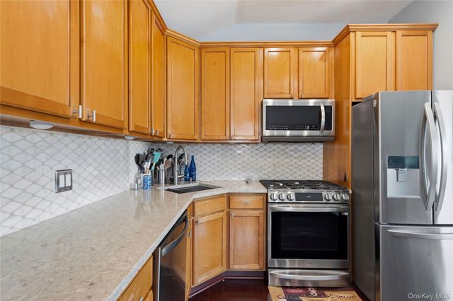 1084 Hyman Avenue, Bay Shore, NY 11706