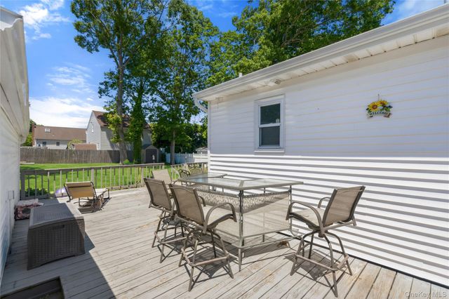 1084 Hyman Avenue, Bay Shore, NY 11706