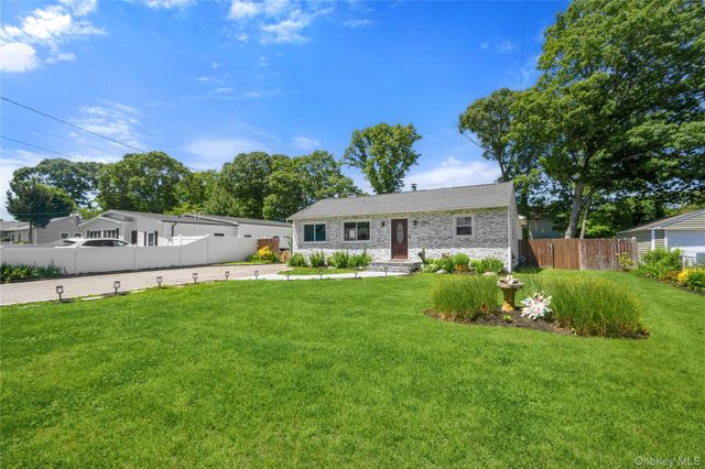 1084 Hyman Avenue, Bay Shore, NY 11706