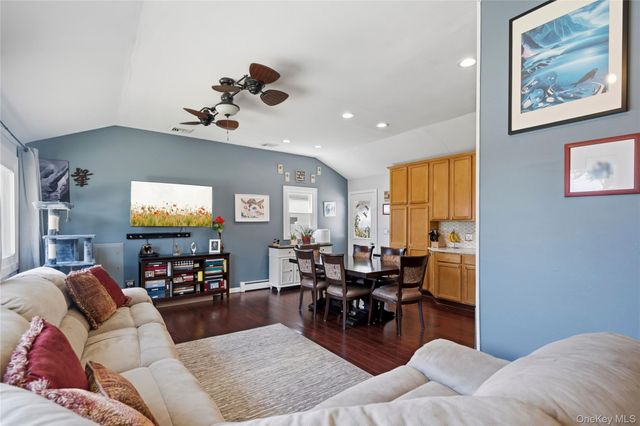 1084 Hyman Avenue, Bay Shore, NY 11706