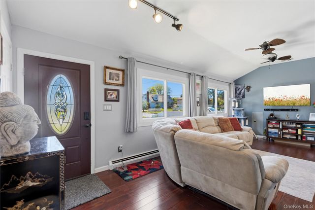 1084 Hyman Avenue, Bay Shore, NY 11706