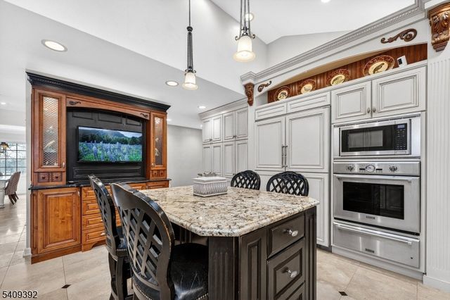 48 Tree Top Rd, Readington Twp., NJ 08889