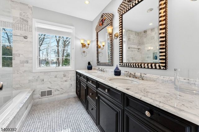 48 Tree Top Rd, Readington Twp., NJ 08889