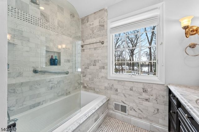 48 Tree Top Rd, Readington Twp., NJ 08889