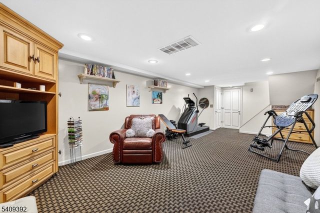 48 Tree Top Rd, Readington Twp., NJ 08889