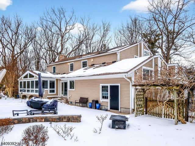 48 Tree Top Rd, Readington Twp., NJ 08889