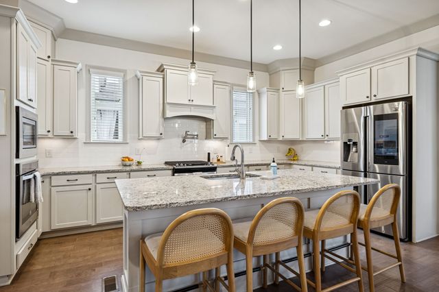 1566 Drakes Creek Rd, Hendersonville, TN 37075