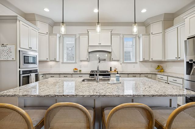 1566 Drakes Creek Rd, Hendersonville, TN 37075