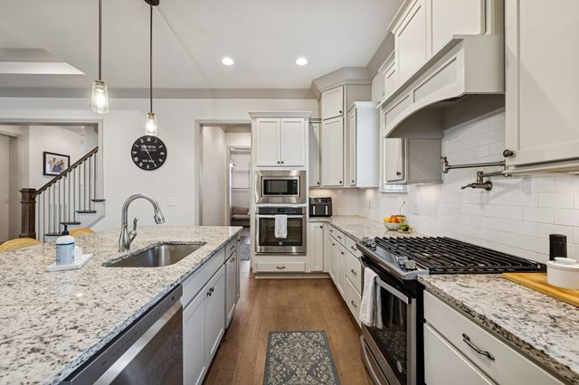 1566 Drakes Creek Rd, Hendersonville, TN 37075