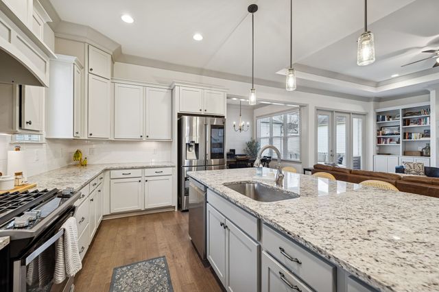 1566 Drakes Creek Rd, Hendersonville, TN 37075