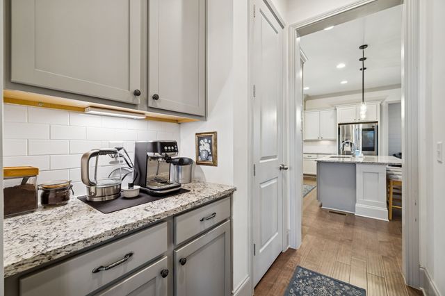 1566 Drakes Creek Rd, Hendersonville, TN 37075