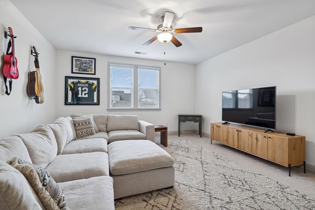 1566 Drakes Creek Rd, Hendersonville, TN 37075