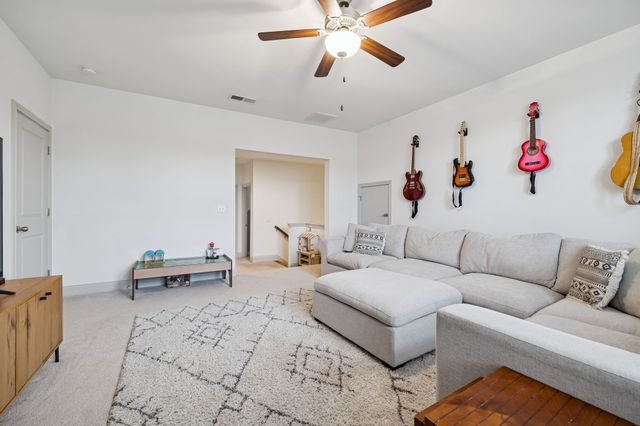 1566 Drakes Creek Rd, Hendersonville, TN 37075