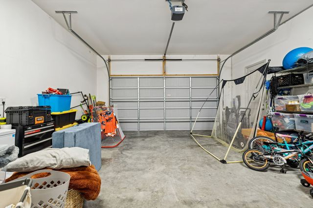 1566 Drakes Creek Rd, Hendersonville, TN 37075