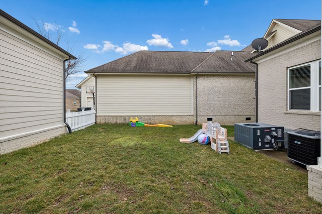 1566 Drakes Creek Rd, Hendersonville, TN 37075