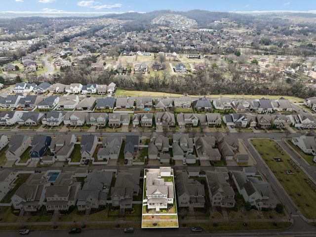 1566 Drakes Creek Rd, Hendersonville, TN 37075