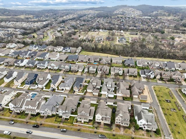 1566 Drakes Creek Rd, Hendersonville, TN 37075