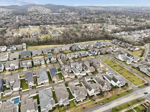 1566 Drakes Creek Rd, Hendersonville, TN 37075