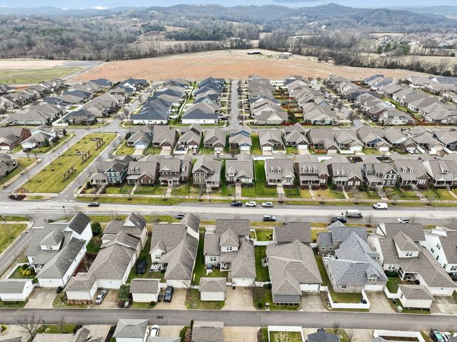 1566 Drakes Creek Rd, Hendersonville, TN 37075