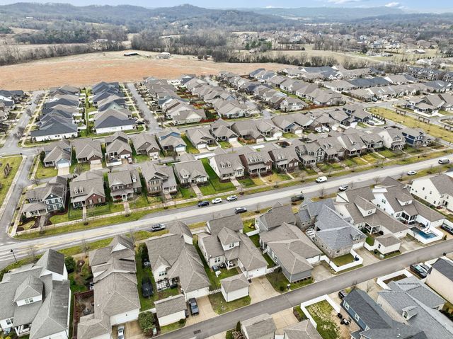 1566 Drakes Creek Rd, Hendersonville, TN 37075