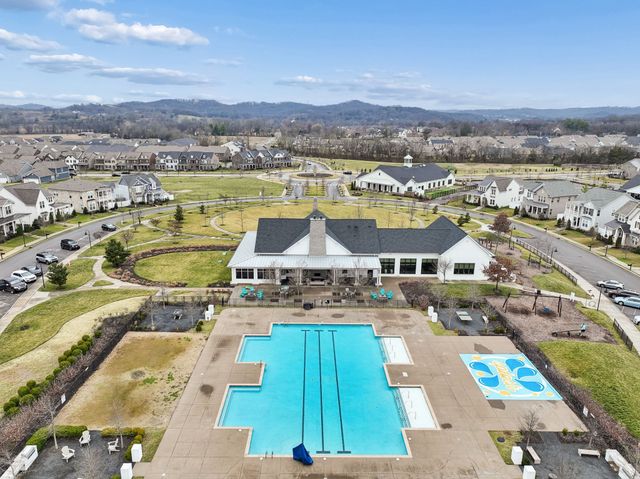 1566 Drakes Creek Rd, Hendersonville, TN 37075