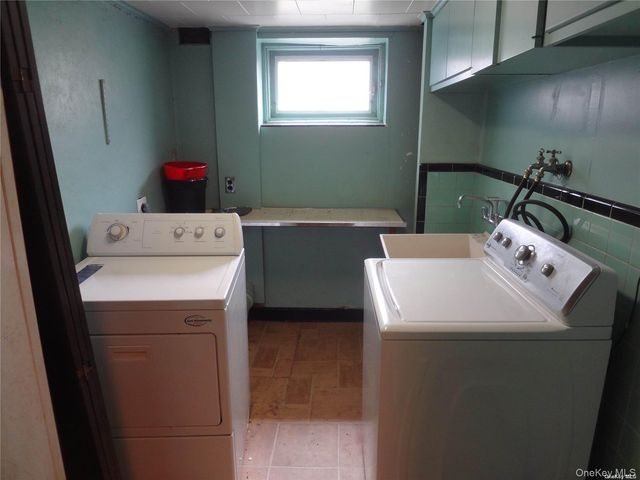 4 Annette Drive, Port Washington, NY 11050