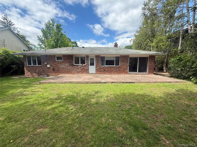 4 Annette Drive, Port Washington, NY 11050