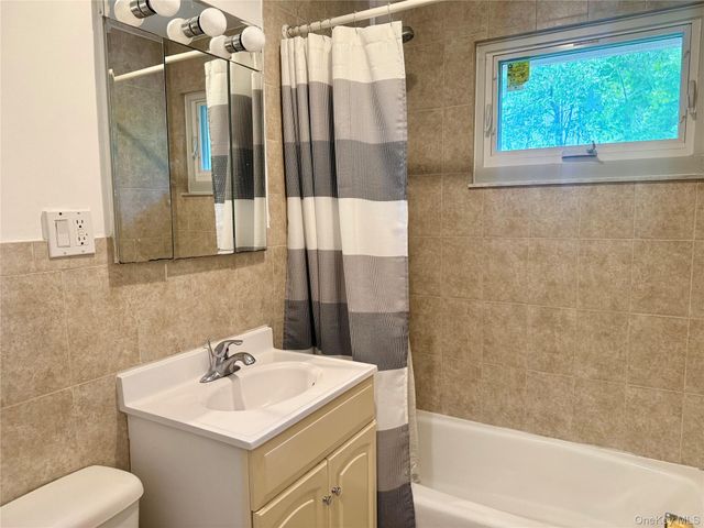 4 Annette Drive, Port Washington, NY 11050