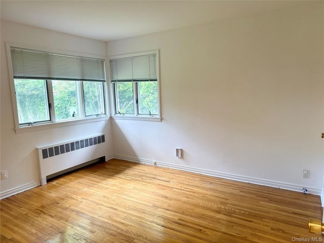 4 Annette Drive, Port Washington, NY 11050