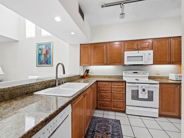 1904 HARBOURSIDE DRIVE 202, Longboat Key, FL 34228